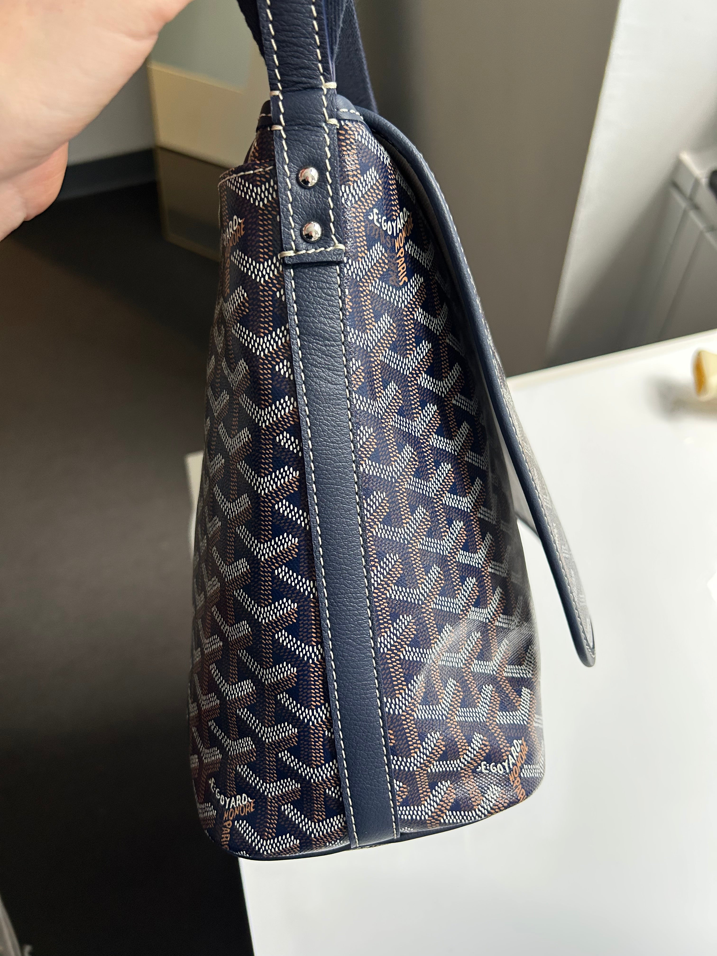 Navy Goyardine Capetien Messenger
