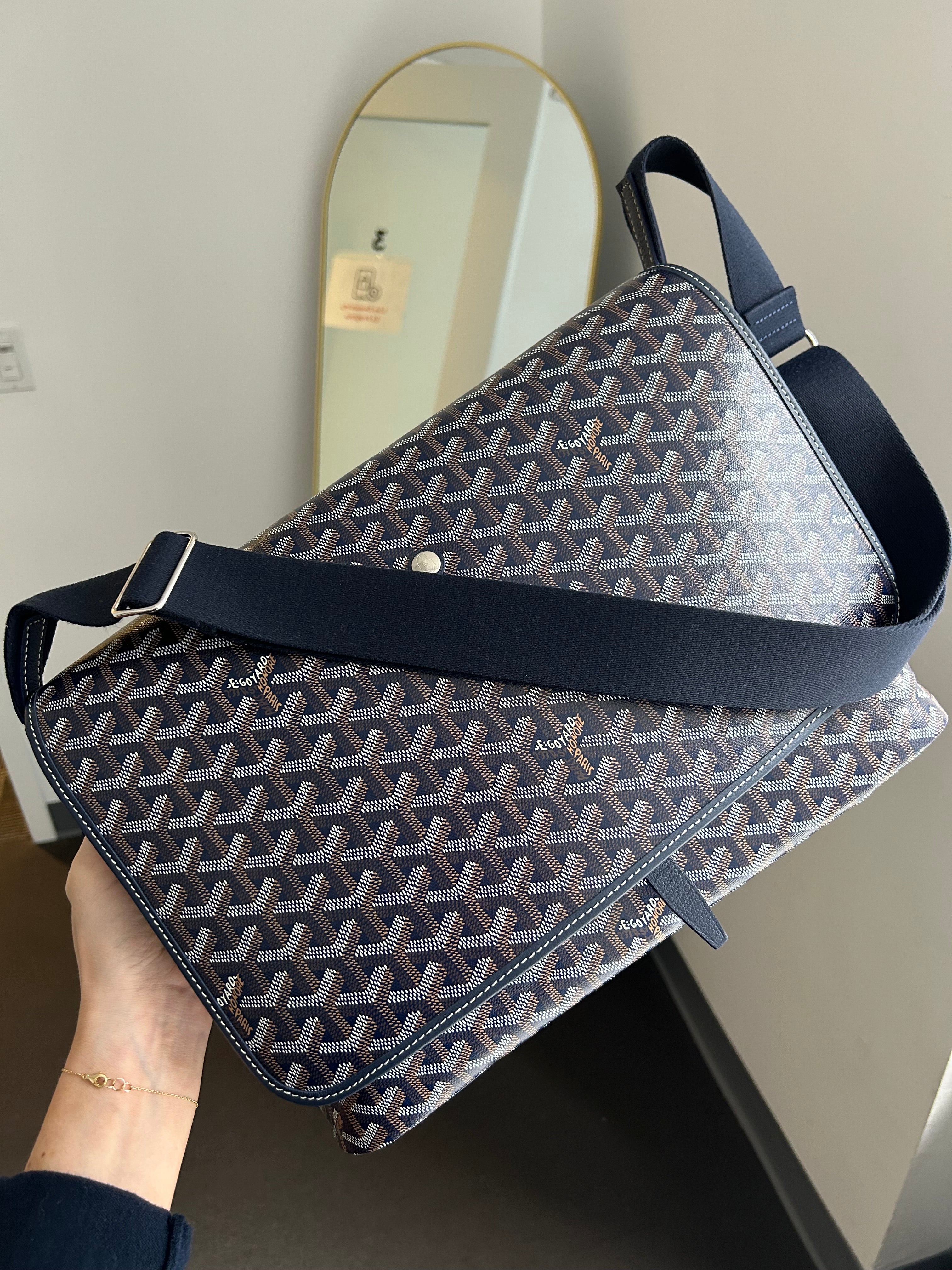 Navy Goyardine Capetien Messenger