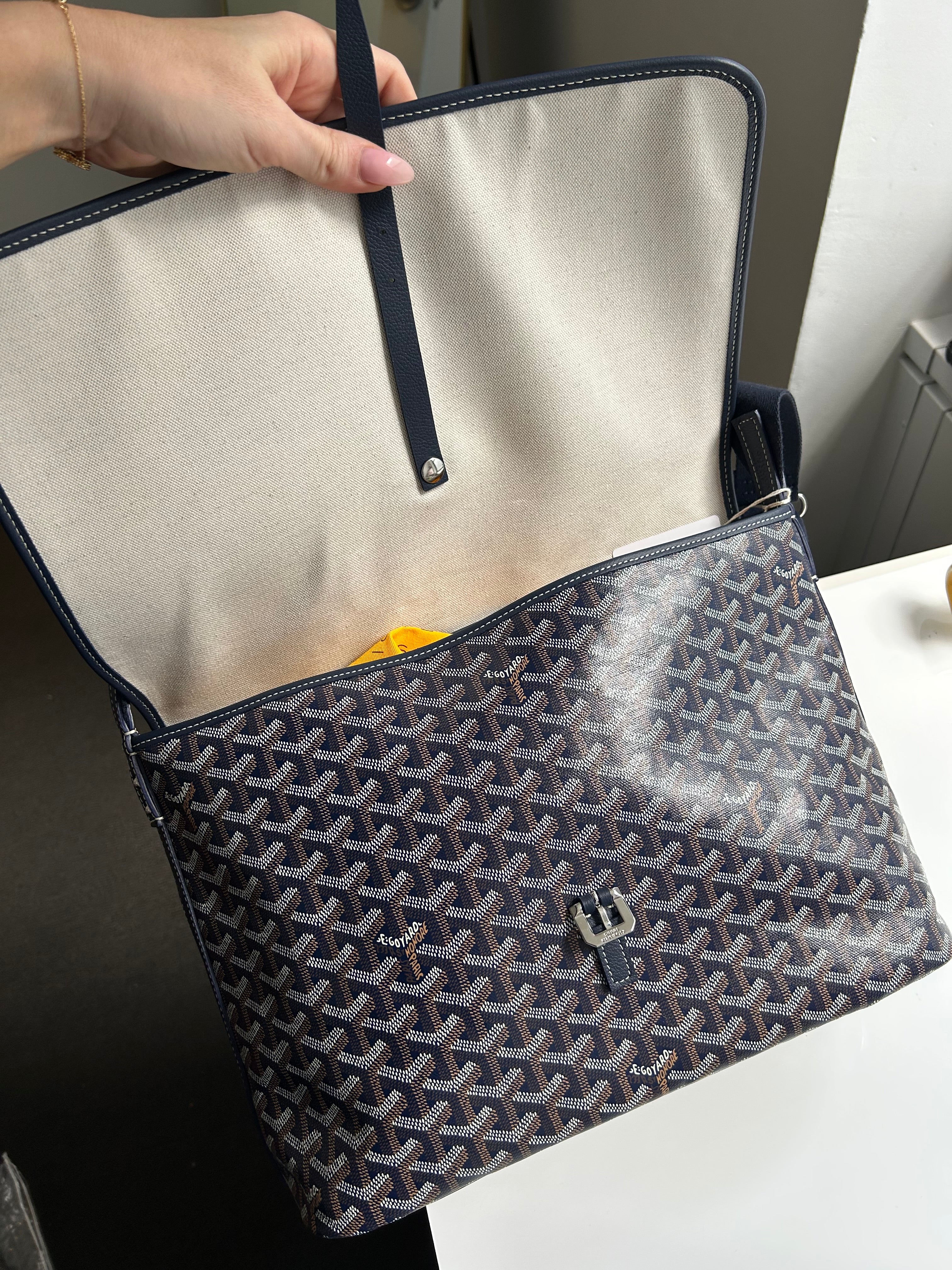 Navy Goyardine Capetien Messenger