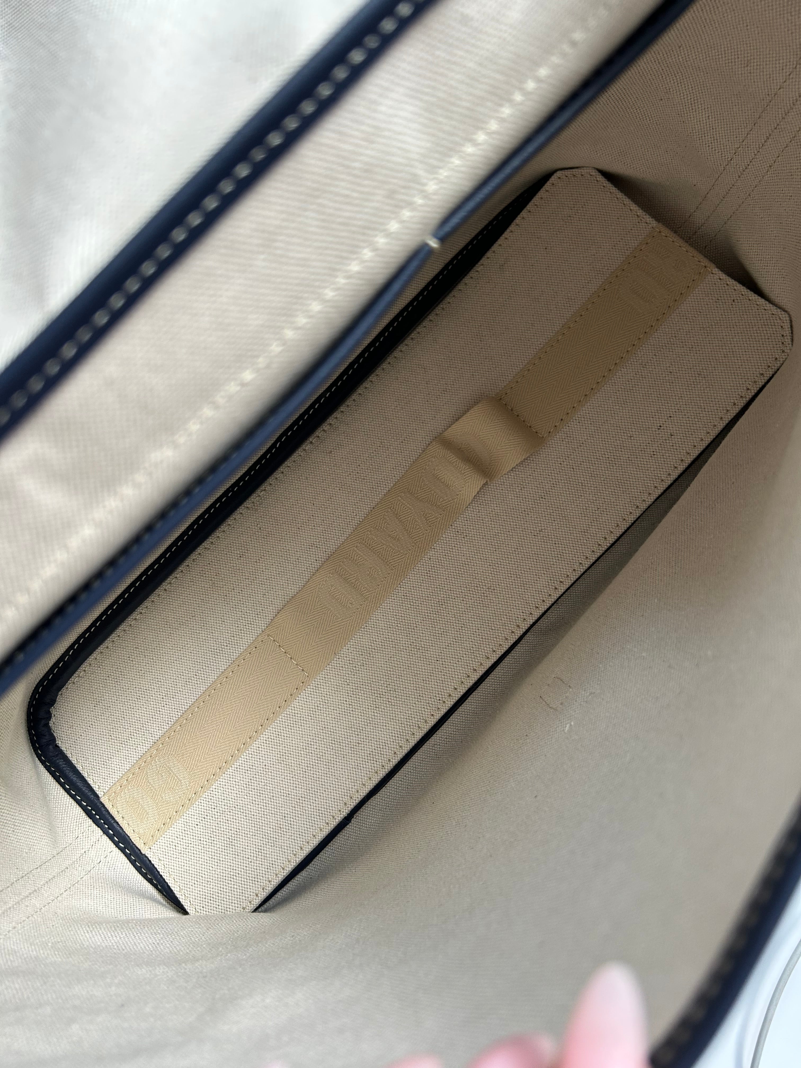 Navy Goyardine Capetien Messenger
