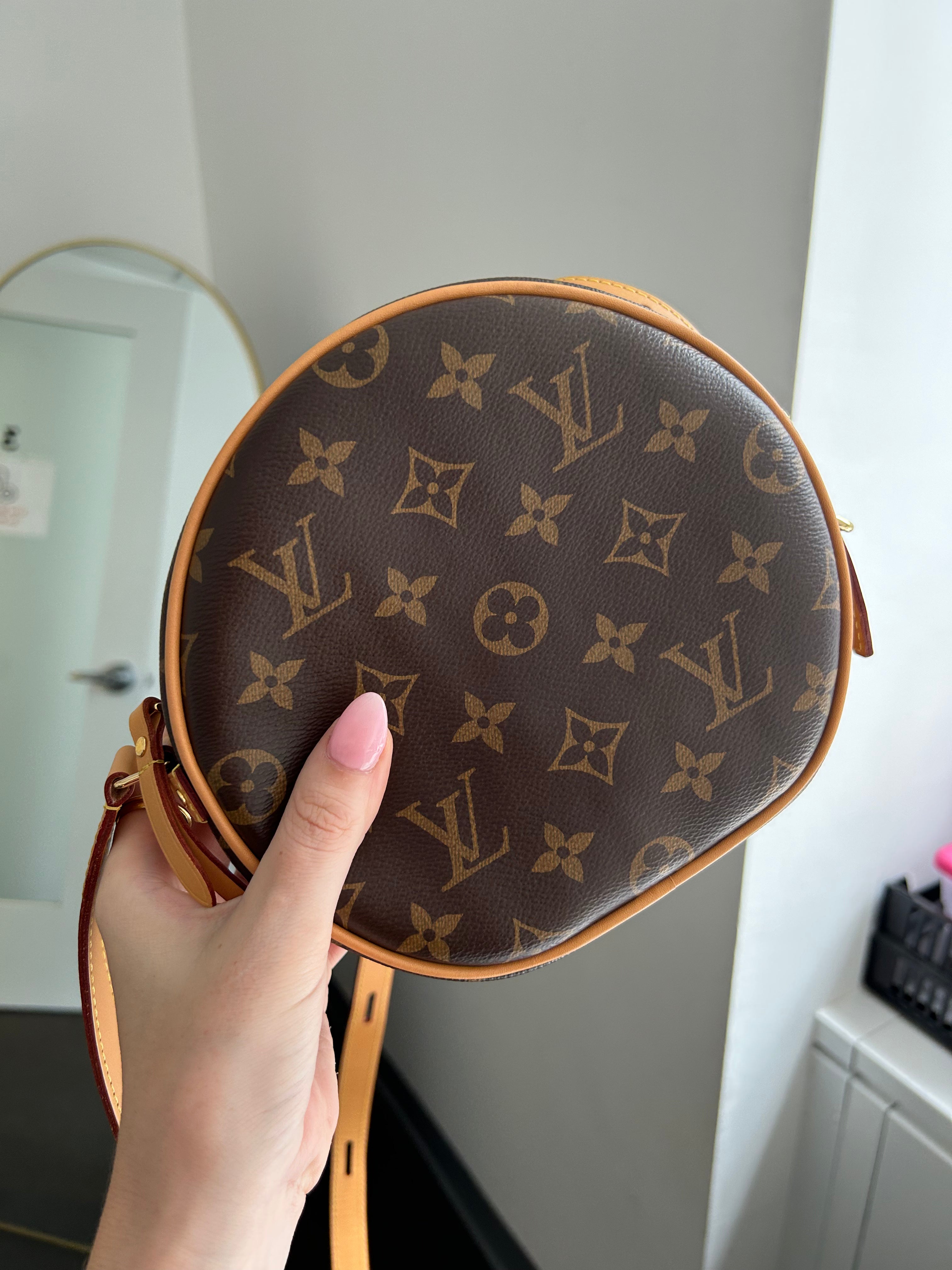 Monogram Canvas Boite Chapeau Souple PM