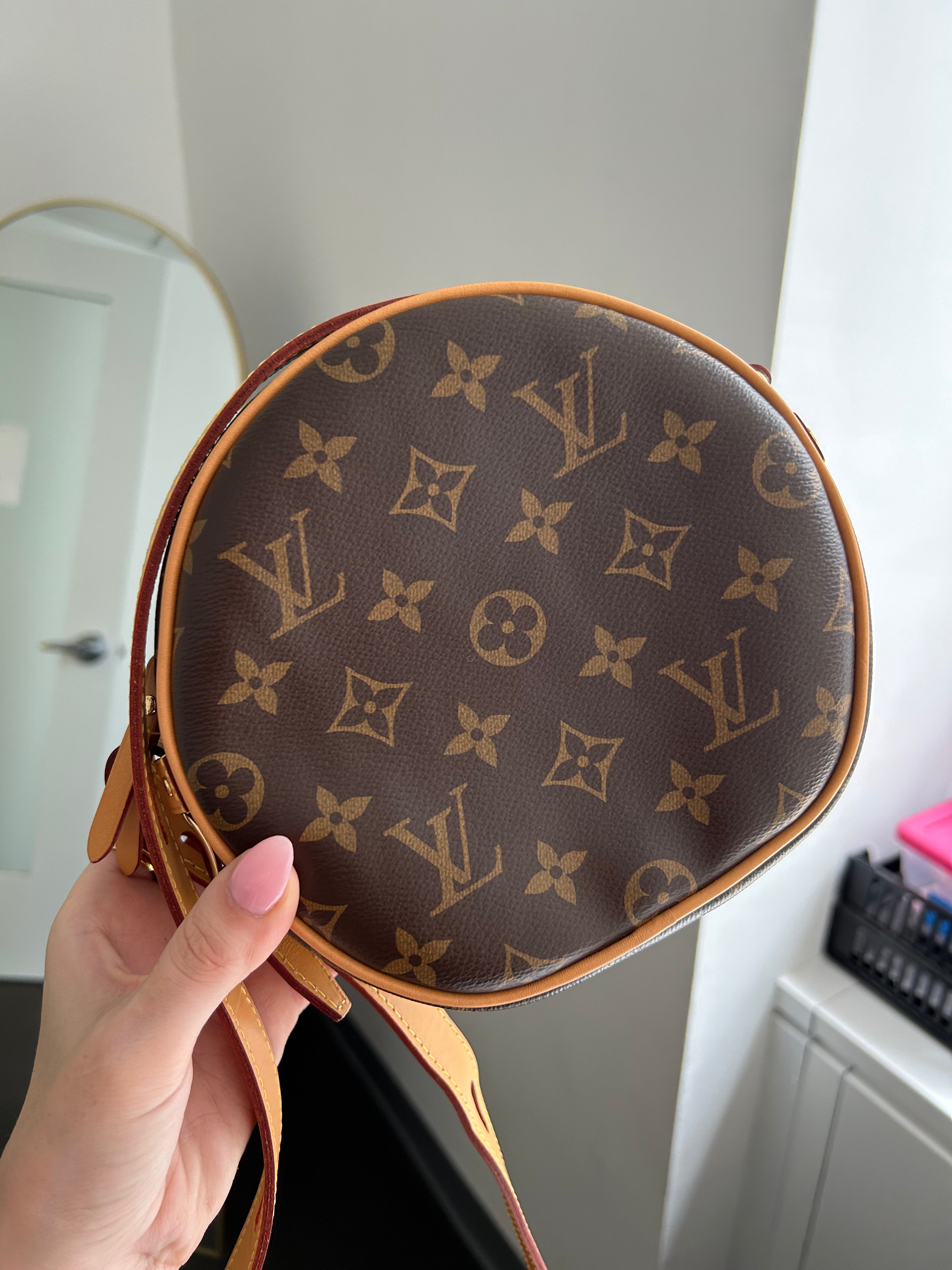 Monogram Canvas Boite Chapeau Souple PM