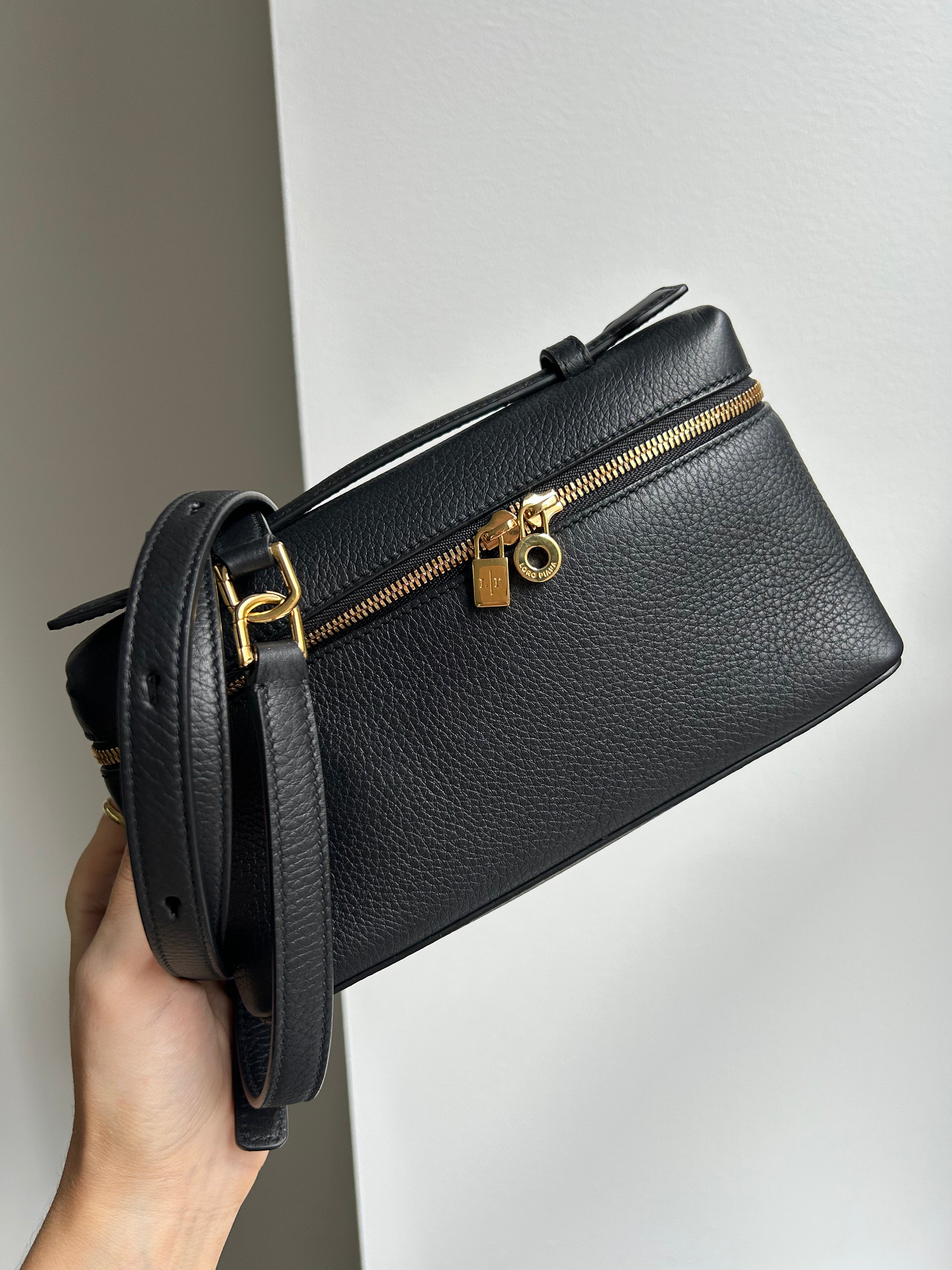 Grained Calfskin Black Extra Pocket L19