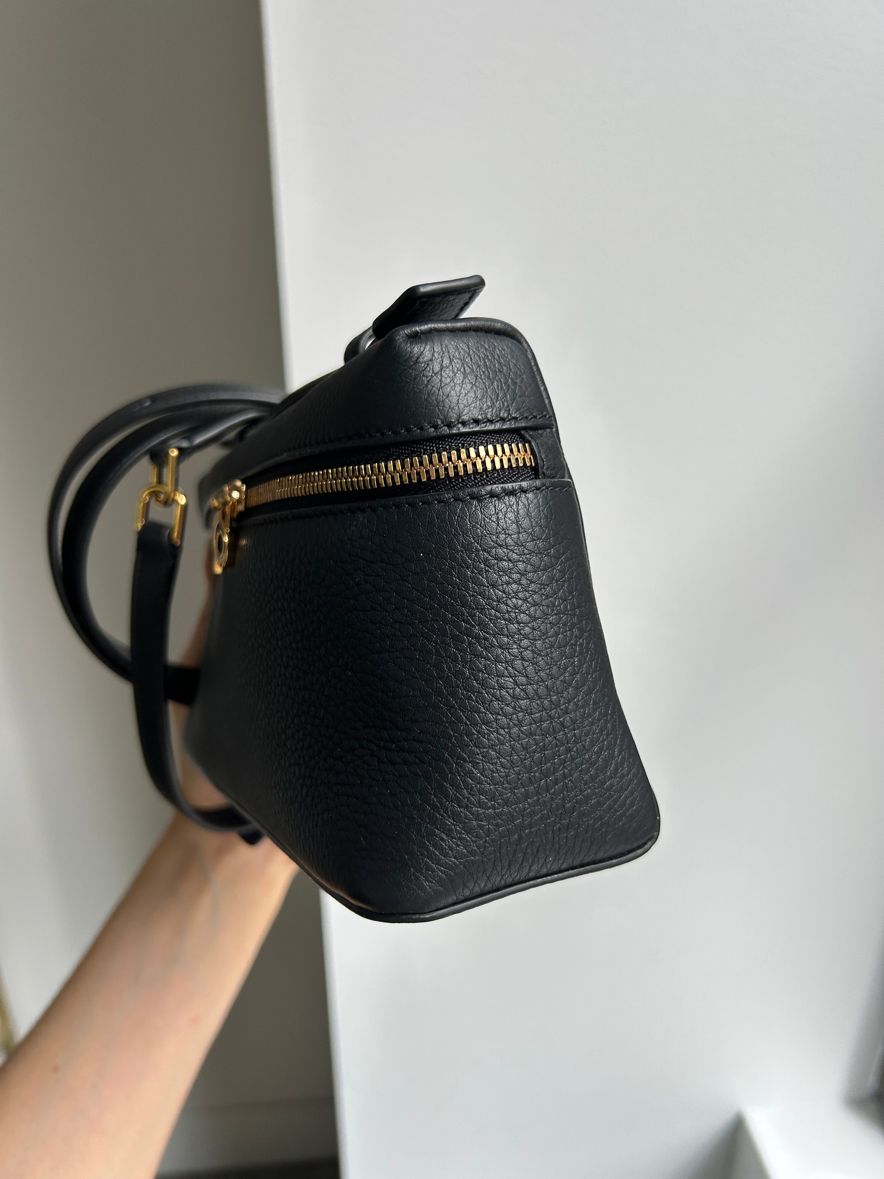 Grained Calfskin Black Extra Pocket L19