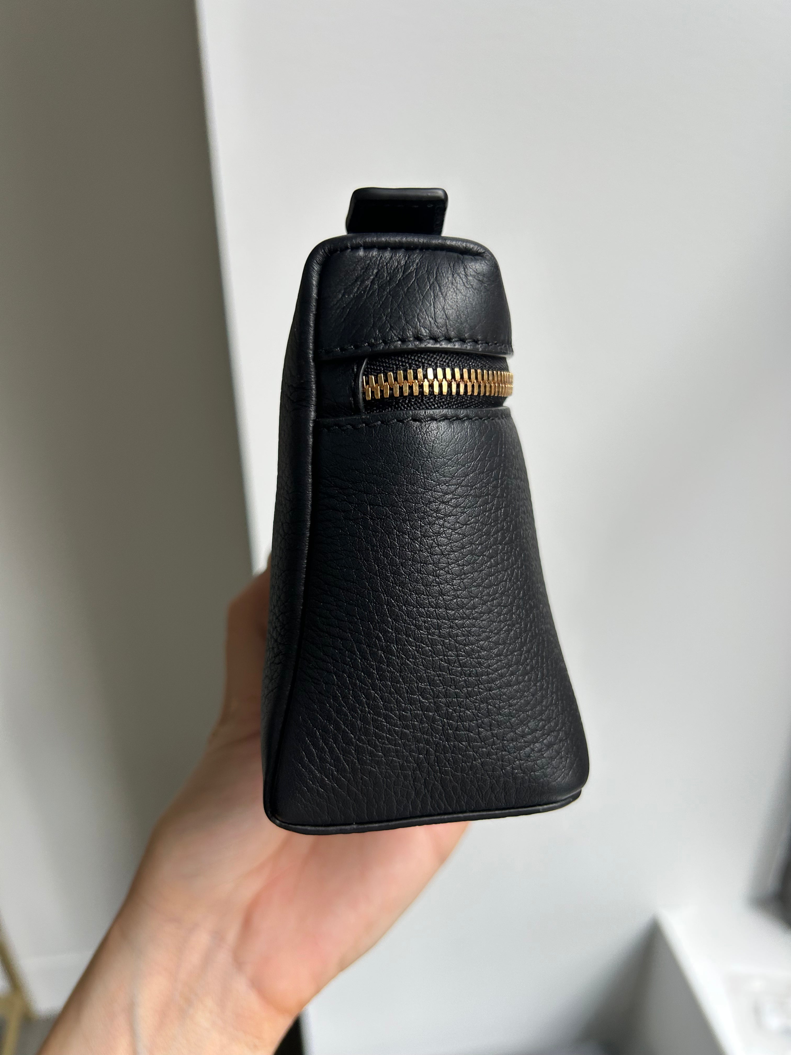 Grained Calfskin Black Extra Pocket L19