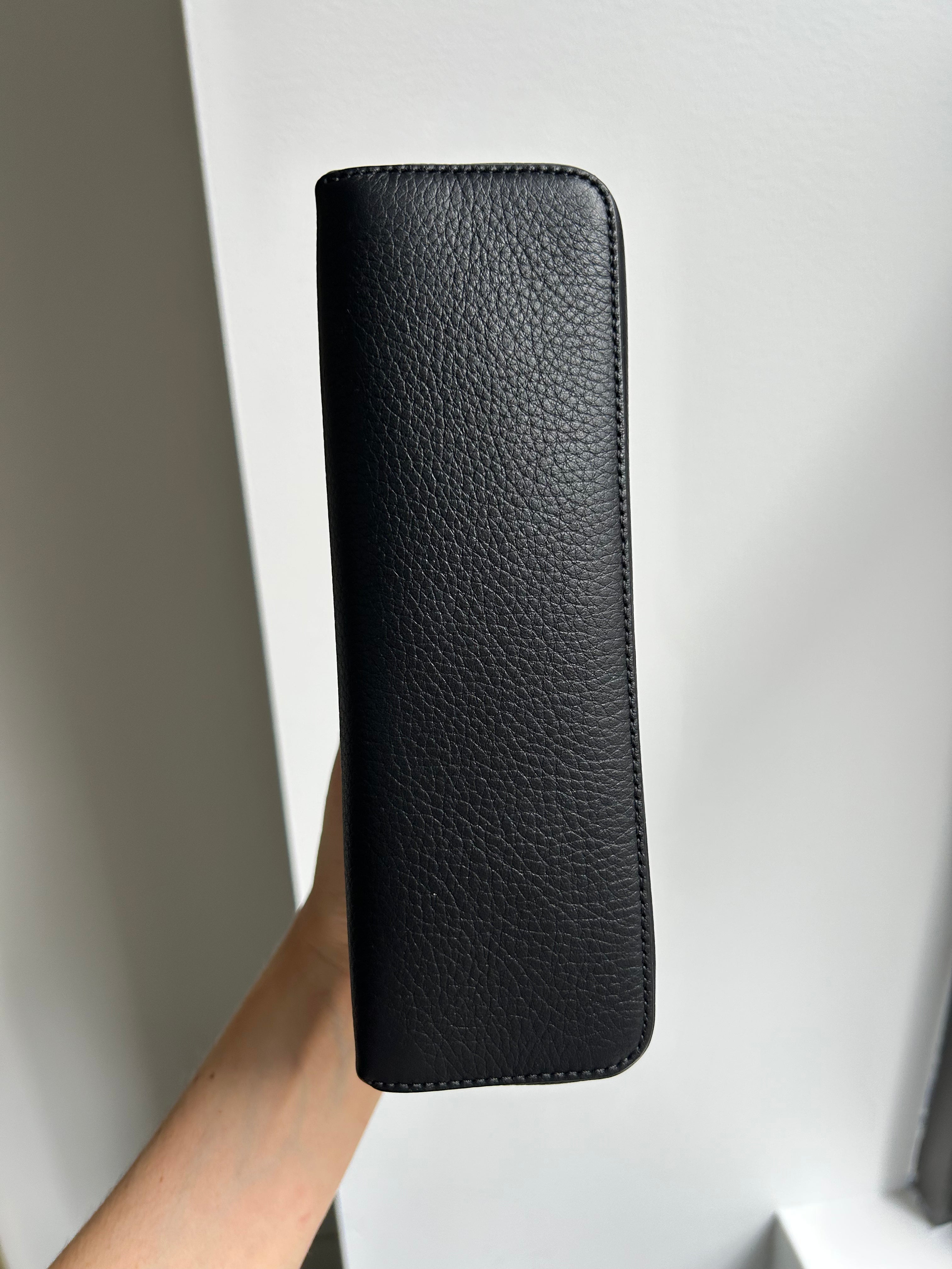 Grained Calfskin Black Extra Pocket L19