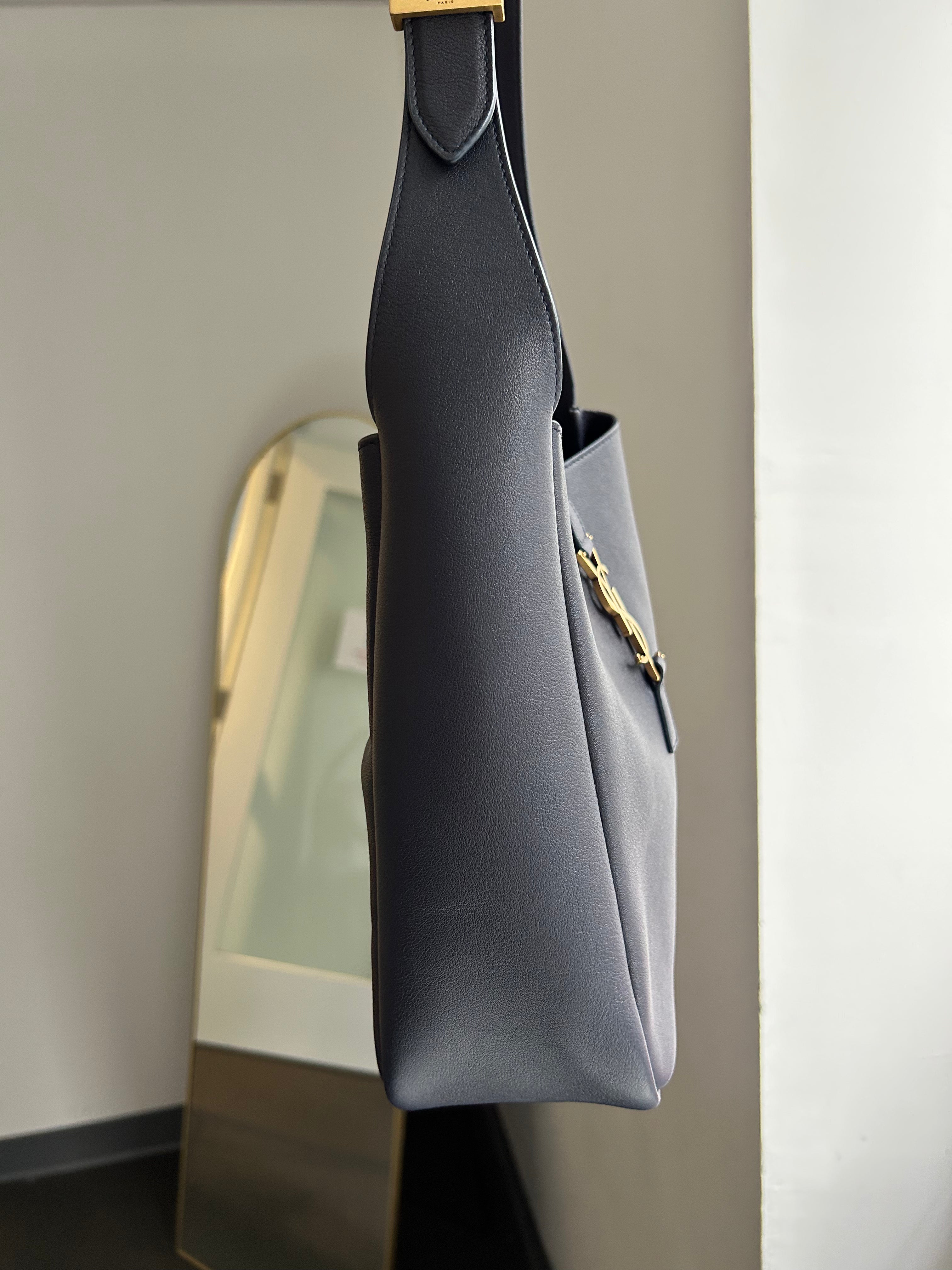 Navy Smooth Calfskin Small Le 5 A 7 Soft Hobo