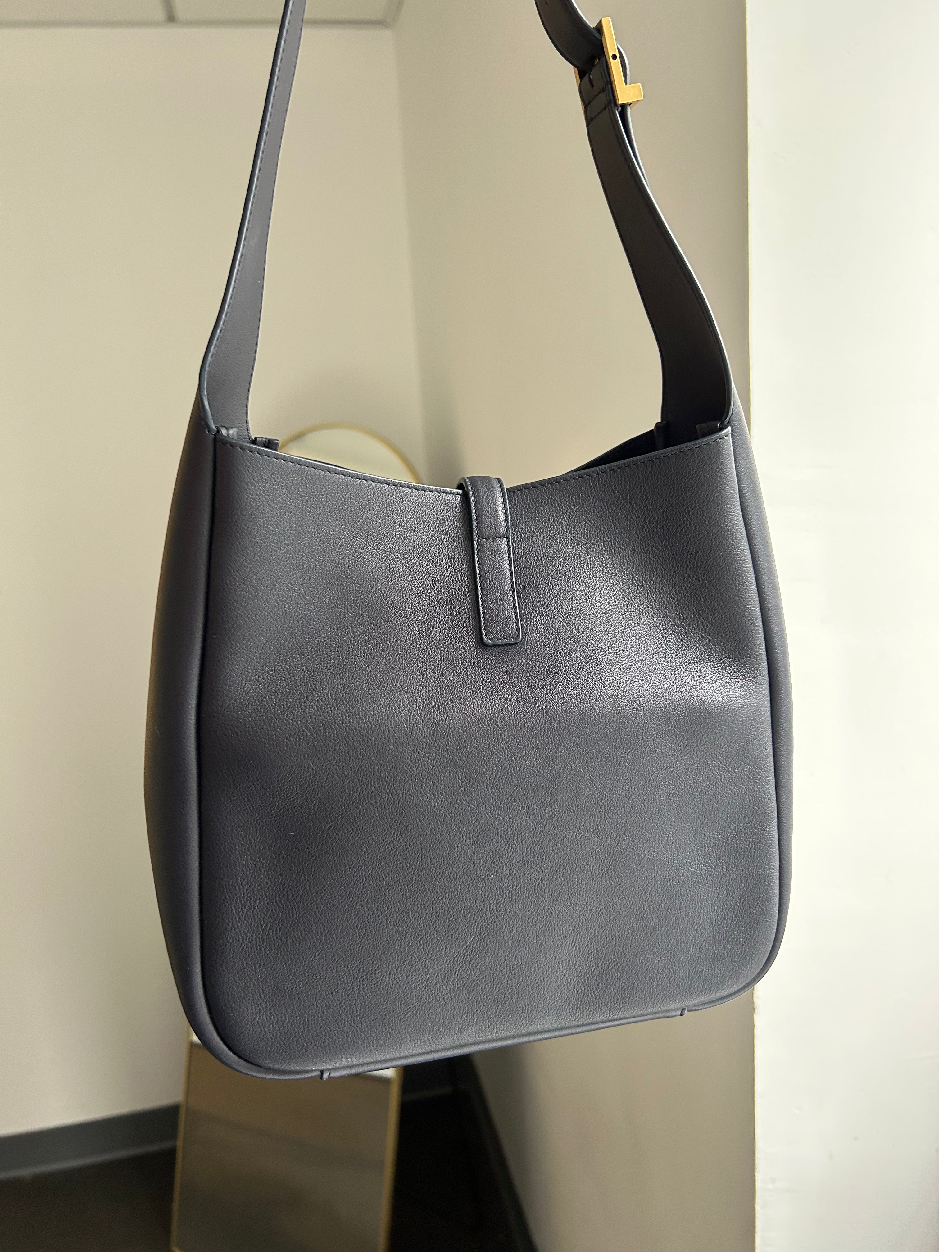Navy Smooth Calfskin Small Le 5 A 7 Soft Hobo