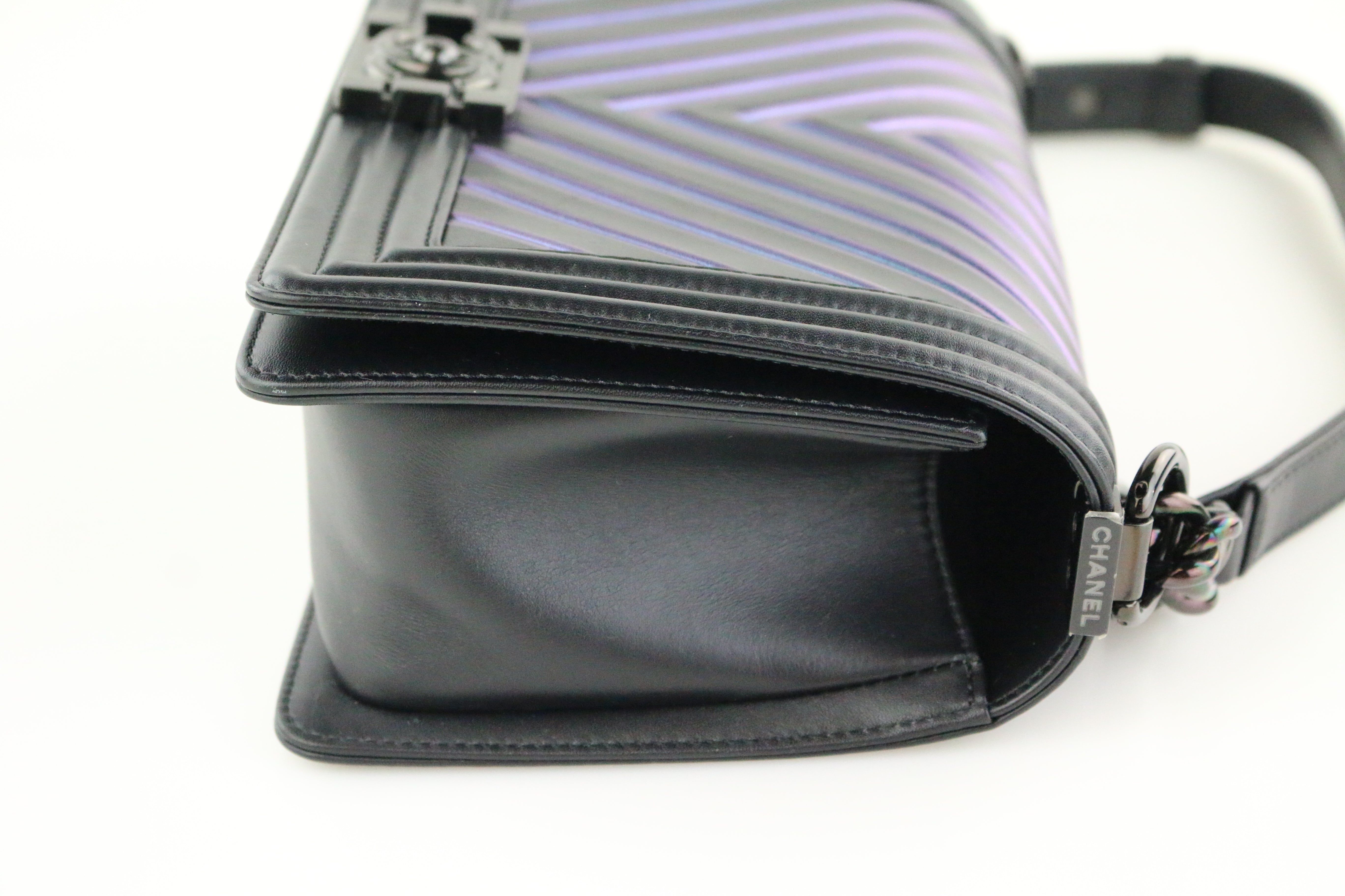 Black/Holographic Chevron Old Medium Boy