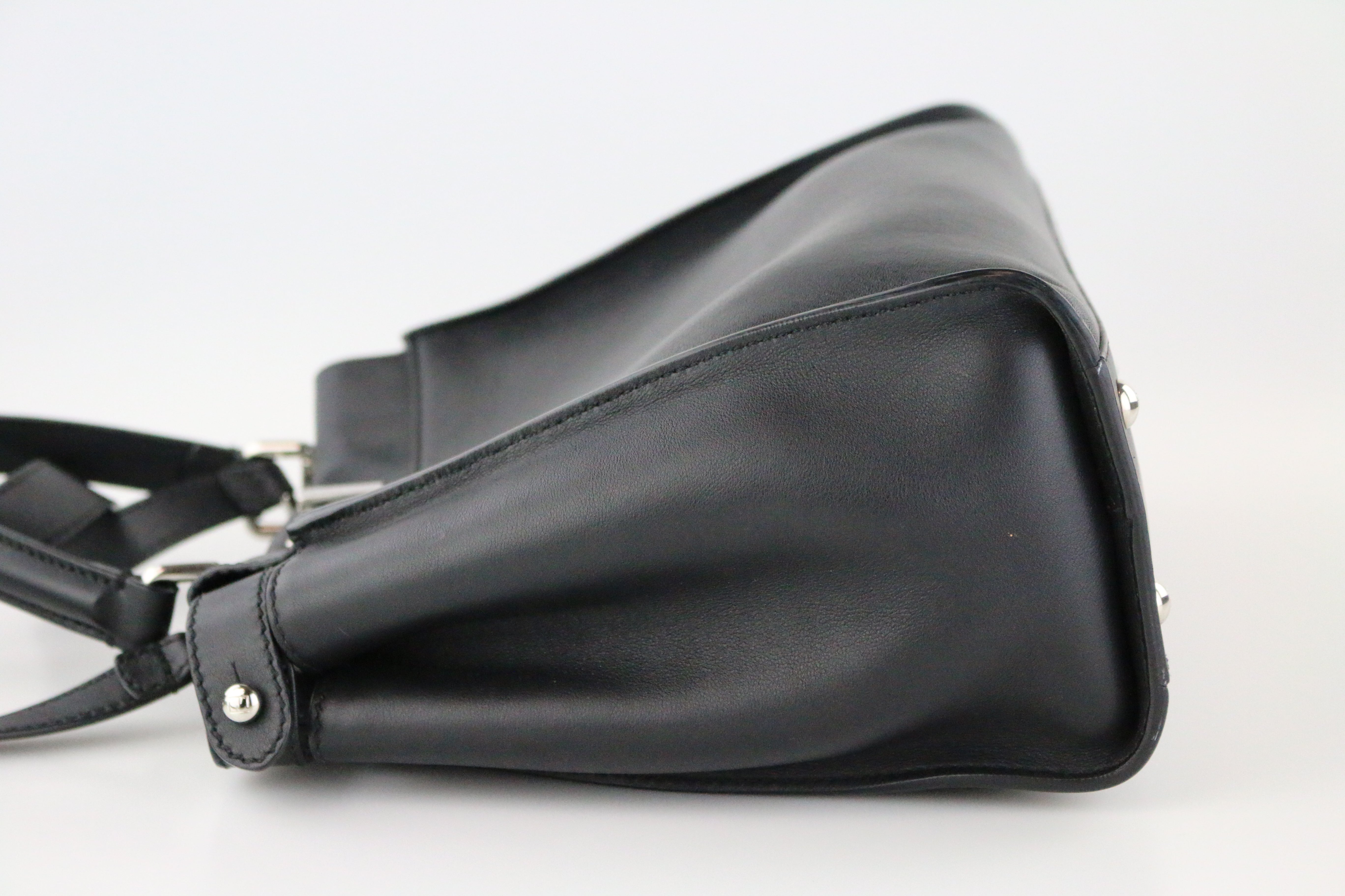 Black Regular Rigid Leather Peekaboo