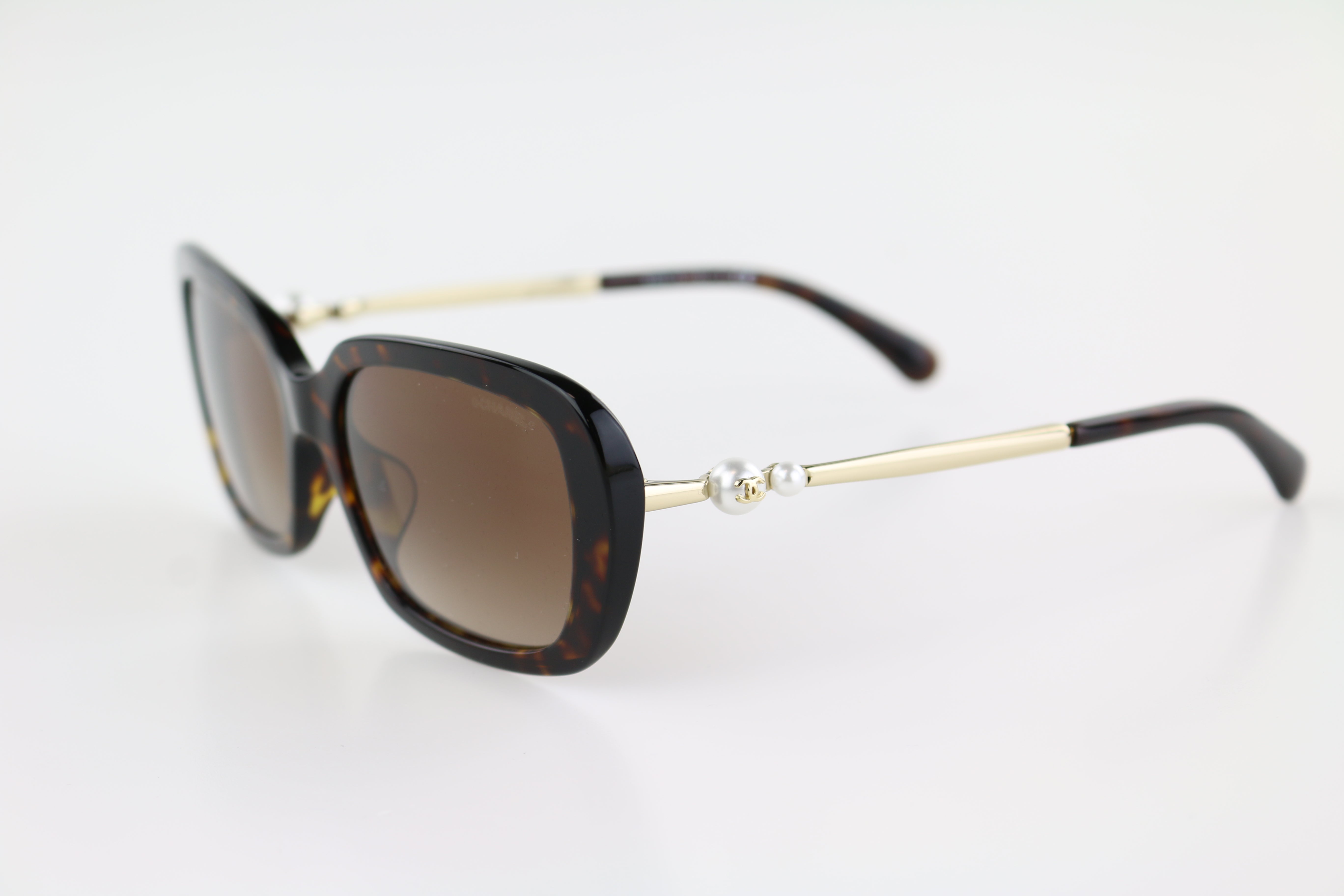 Tortoise Pearl Detail Sunglasses