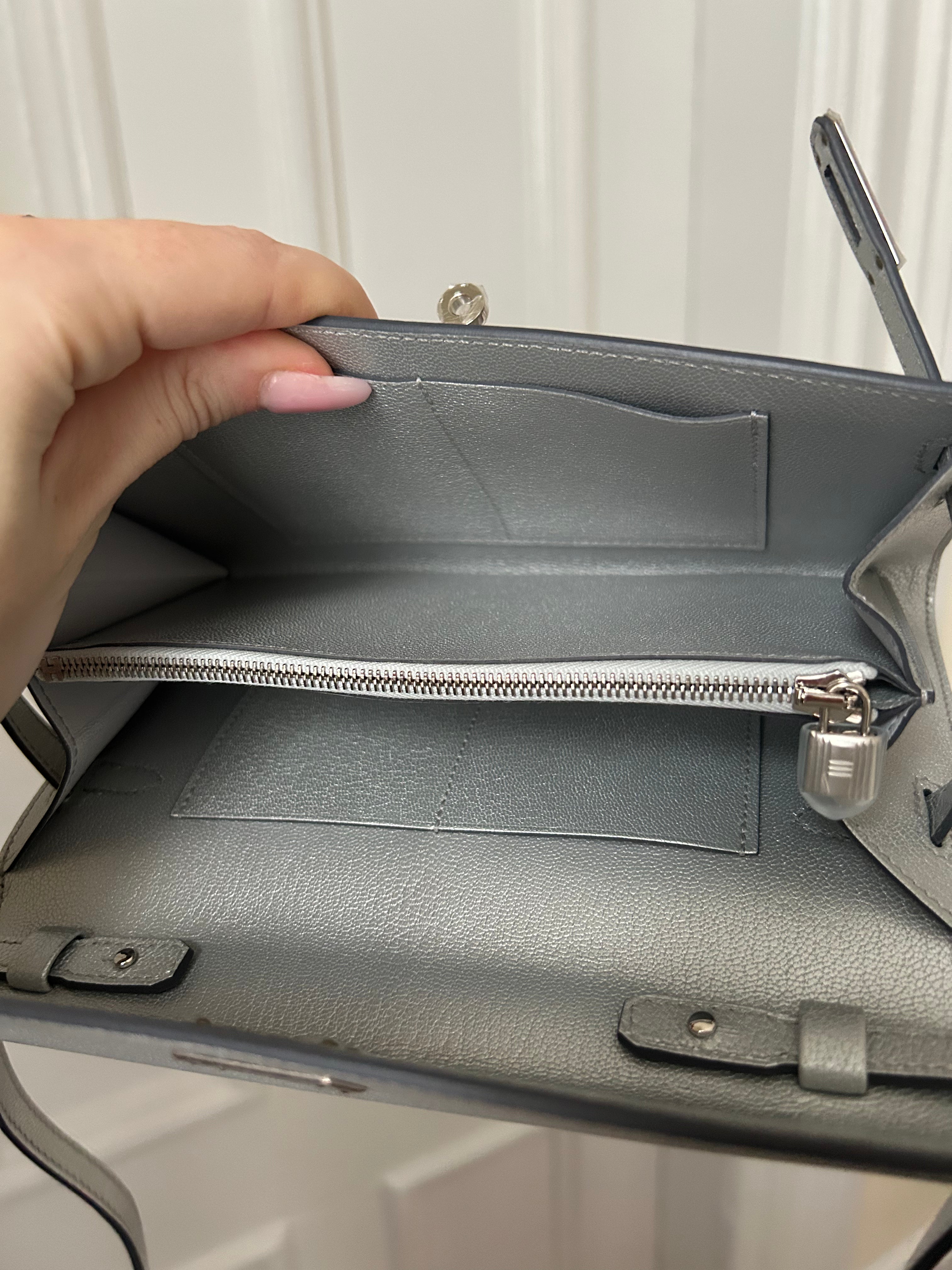 Argent Metallic Chevre Chamkilight Kelly Wallet To Go