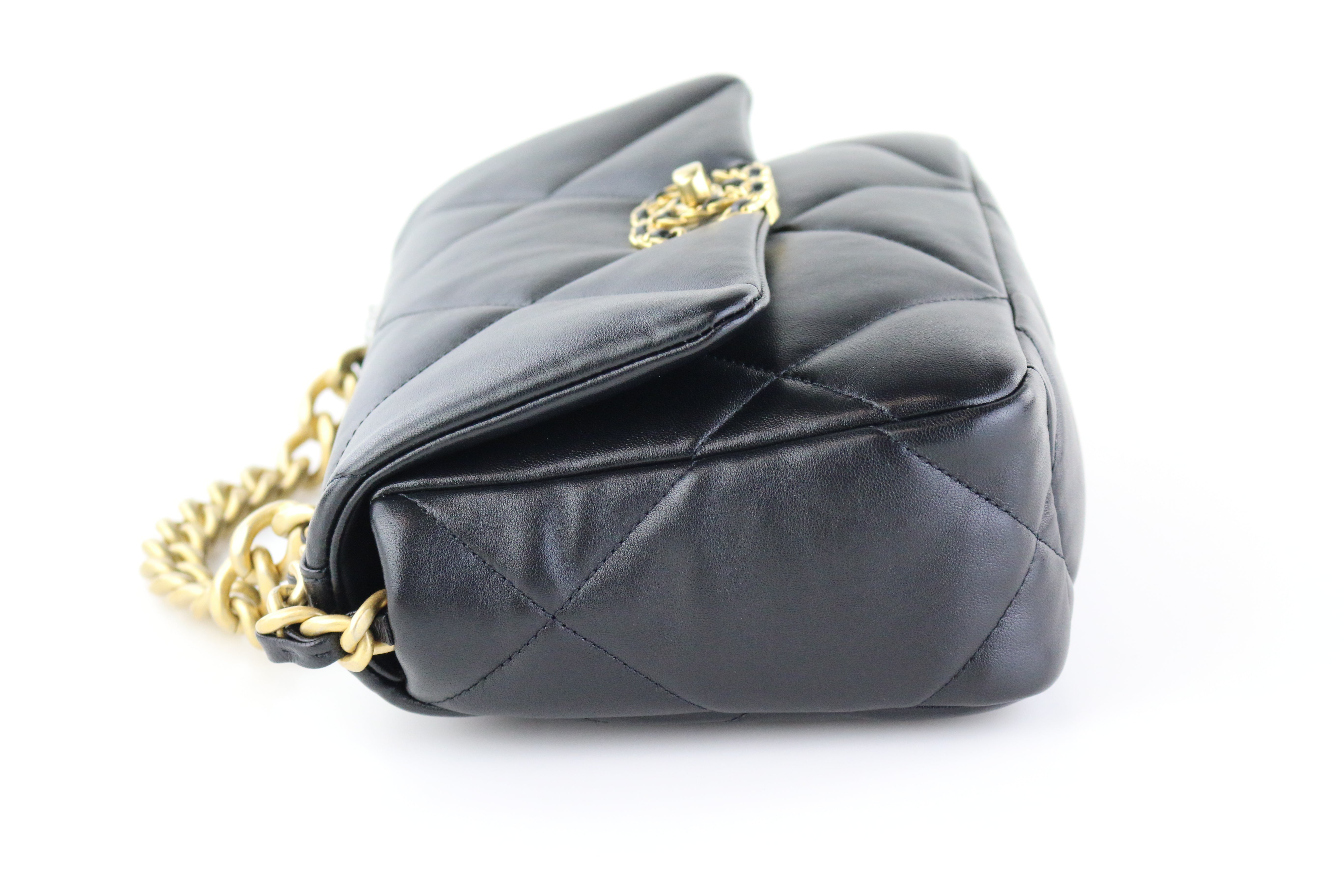 UNBOXING CHANEL 19 MINI POUCH - BLACK GOATSKIN AND GOLD HARDWARE 