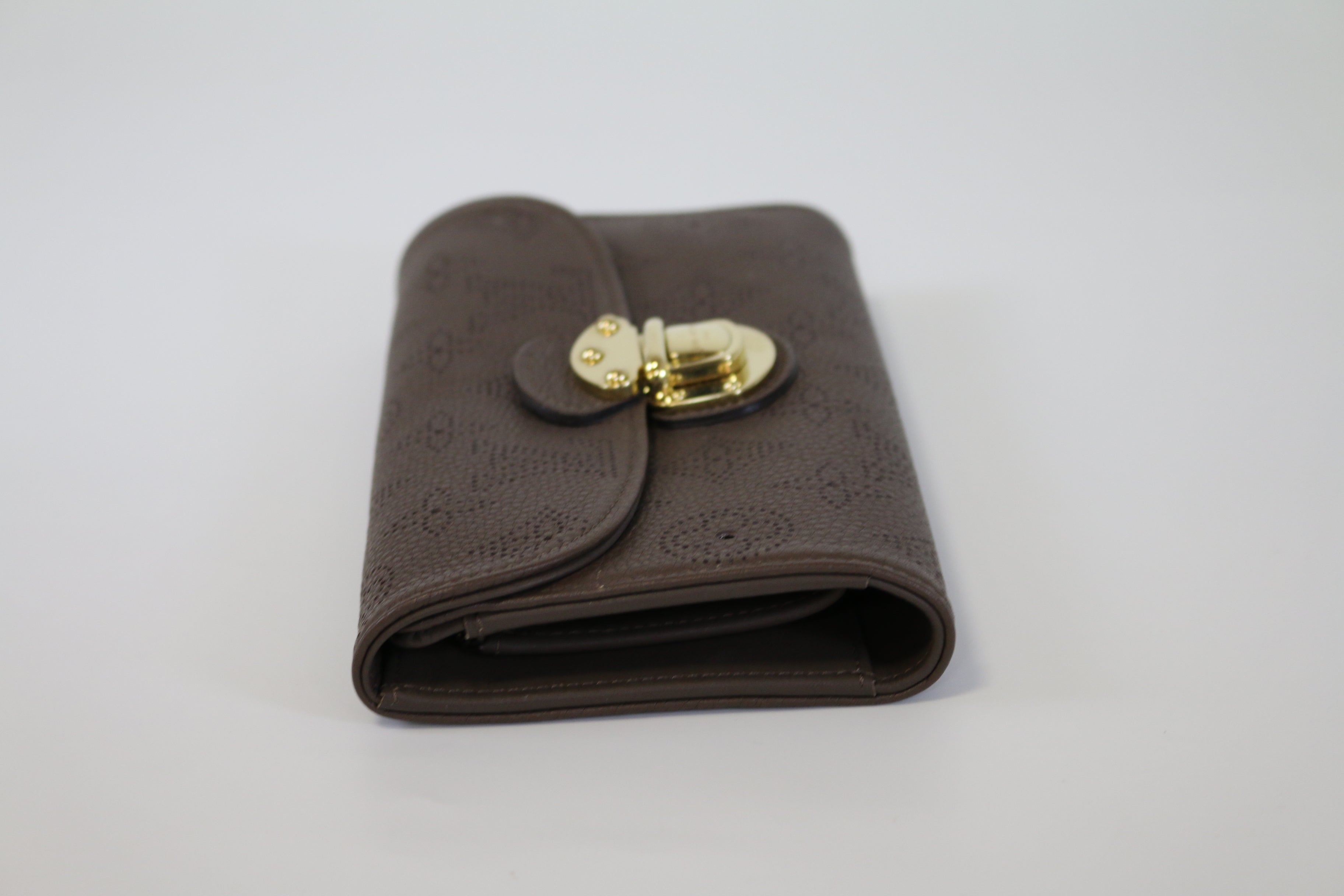 Louis Vuitton Wallet Amelia Mahina Leather. Black
