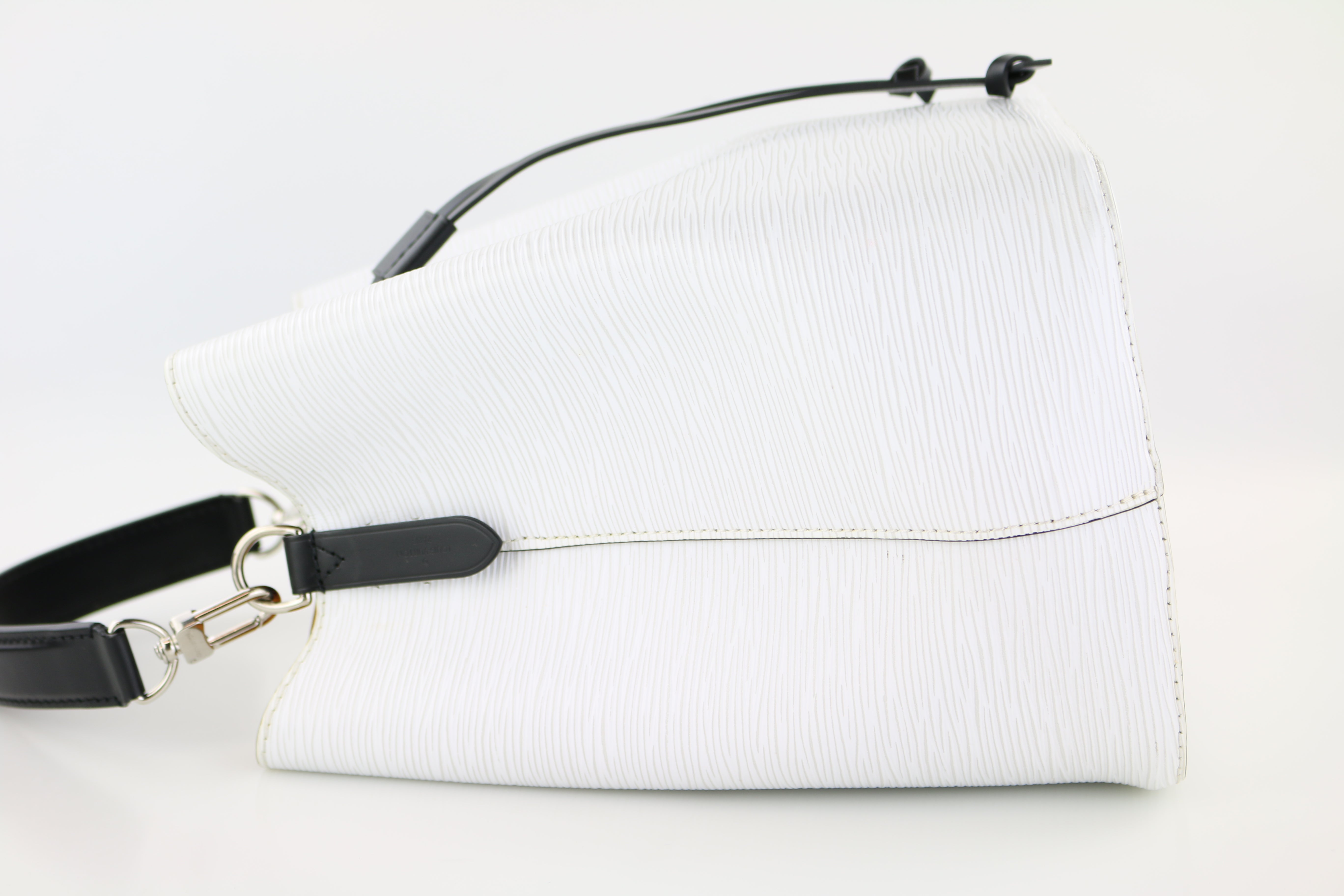 Pre-Owned Louis Vuitton Neo Noe MM Epi Shoulder Bag - Pristine