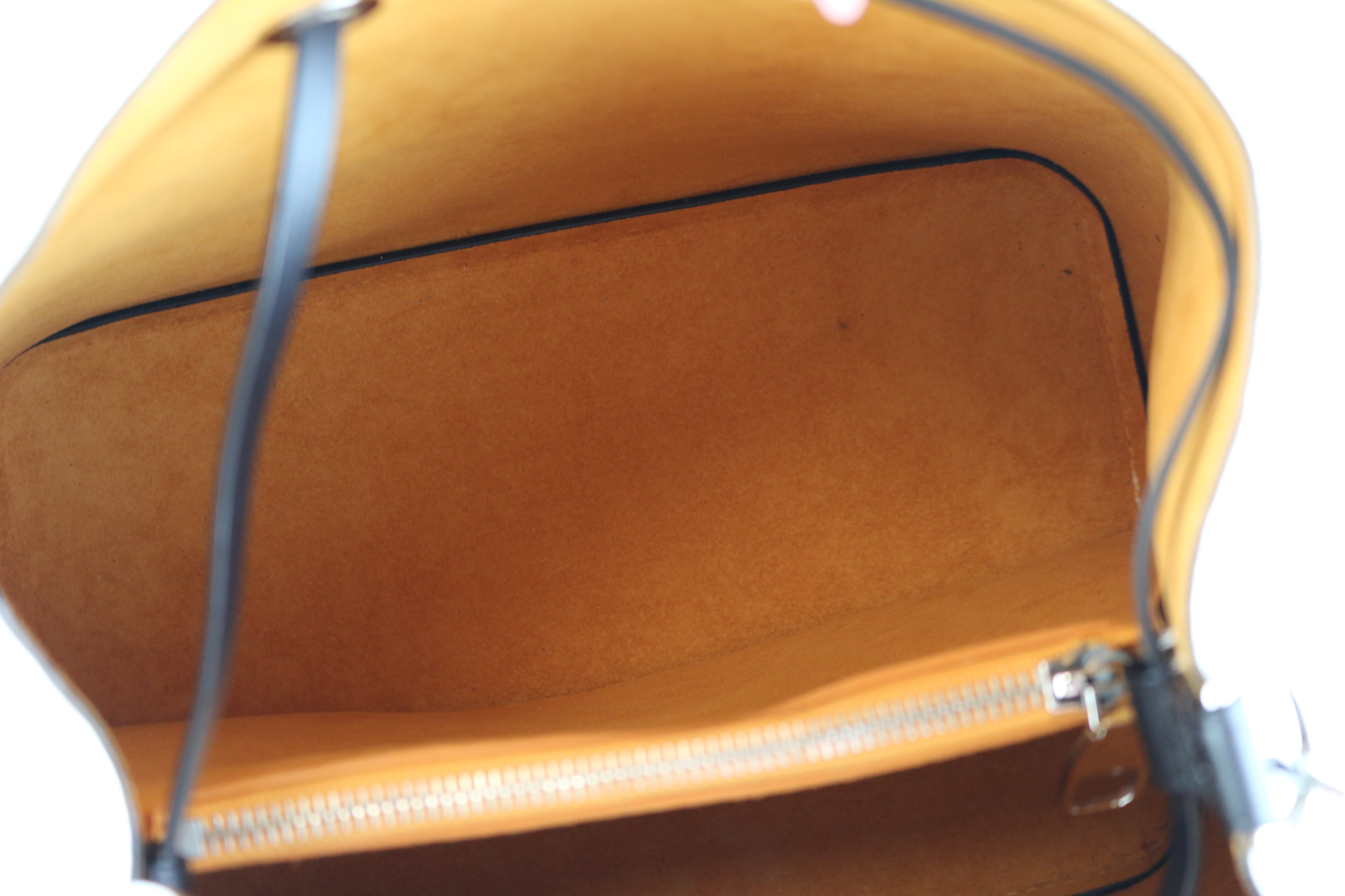 Authenticated Used Louis Vuitton Epi Neonoe Handbag Shoulder Bag